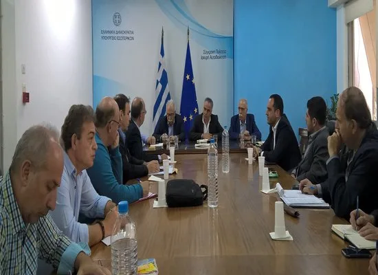 Σύσκεψη στο Υπουργείο Εσωτερικών για το ζήτημα της στέγασης των εκπαιδευτικών σε τουριστικές περιοχές