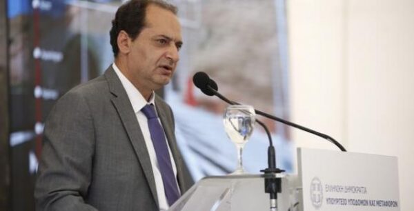 Δέσμευση Σπίρτζη σε καταναλωτές ηλεκτρονικών καρτών: Θα φθηνύνουν πολύ τα εισιτήρια