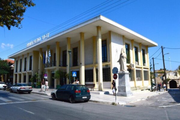 Κατάληψη του δημαρχείου Χίου από μαθητές