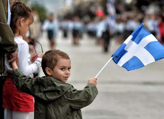 Με την έγκριση του ΣτΕ η κλήρωση για τους σημαιοφόρους λέει το Υπ. Παιδείας