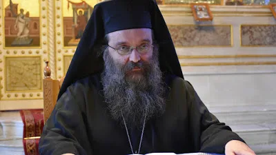 O Μητροπολίτης Χίου ευλογεί την επιστροφή των βιβλίων του μαθήματος των Θρησκευτικών στα σχολεία