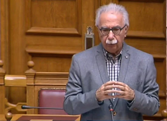 Γαβρόγλου – Τρόικα: Συγχωνεύσεις, ΑΣΕΠ, 30ωρο παραμονής στο σχολείο