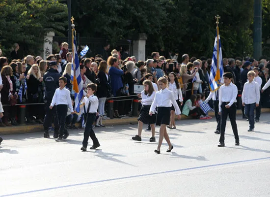 Το Υπουργείο Παιδείας για ανυπόστατα δημοσιεύματα για τη διαδικασία κλήρωσης σημαιοφόρων στο Δημοτικό