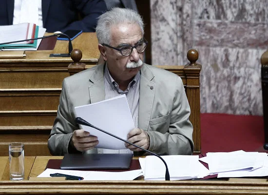 Ο Υπουργός Παιδείας απαντά σε επίκαιρες ερωτήσεις βουλευτών και για τα κέντρα μελέτης