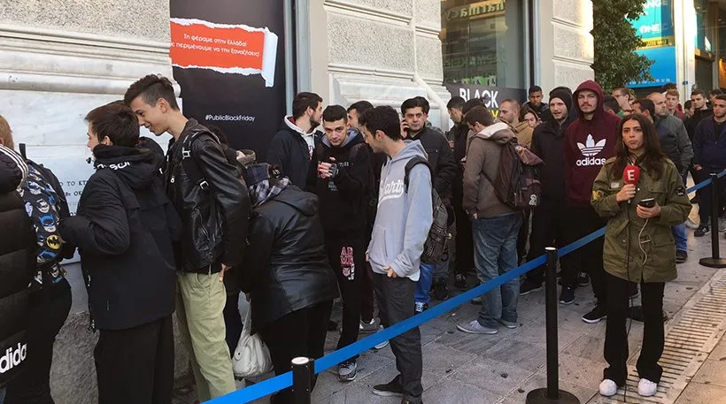 Black Friday: Ουρές από τα ξημερώματα – Με εκπτώσεις 20-30% προσελκύουν καταναλωτές