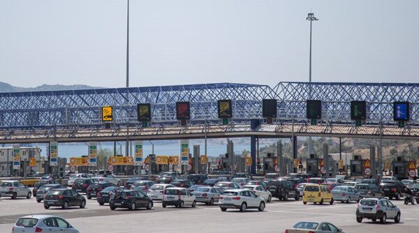 Αλλάζουν όλα στα διόδια: Πώς θα πληρώνουν οι οδηγοί για τις διαδρομές