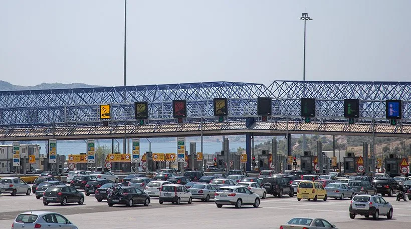 Αλλάζουν όλα στα διόδια: Πώς θα πληρώνουν οι οδηγοί για τις διαδρομές