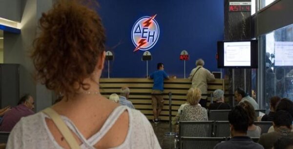 Εκτός κοινωνικού οικιακού τιμολογίου ΔΕΗ οι μισοί δικαιούχοι