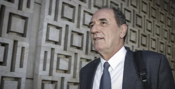 Σταθάκης: Δεν τίθεται θέμα πώλησης υδροηλεκτρικών μονάδων της ΔΕΗ