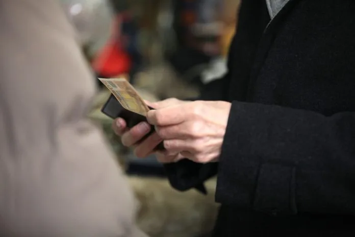 Πότε καταβάλλεται το Δώρο Πάσχα στους εργαζόμενους -Υπολογίστε το online