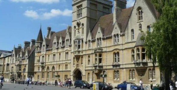 Paradise Papers: Οξφόρδη και Κέμπριτζ επένδυσαν εκατομμύρια λίρες σε offshore