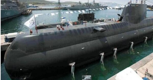 Πολεμικό Ναυτικό: “Κυβερνήτες” σε υποβρύχιο του ελληνικού στόλου θα γίνουν τυχεροί μαθητές