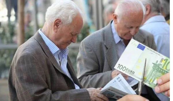 Συντάξεις:  Ποιοι θα πάρουν 10 ευρώ και ποιοι 3.000 ευρώ επιστροφή