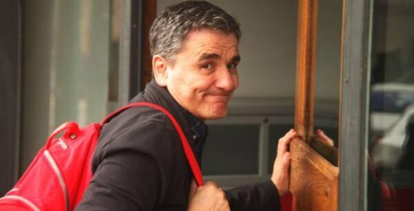 Handelsblatt: Πρώτη φορά χαλαρός στο Eurogroup ο Ευ. Τσακαλώτος