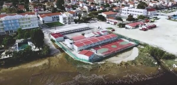 “Τα κουτιά που έχουμε για σχολεία”