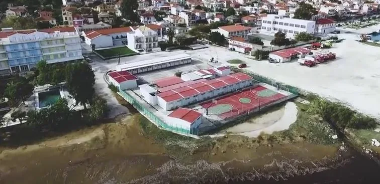 “Τα κουτιά που έχουμε για σχολεία”