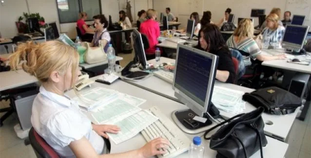 Mηδενίζονται όλες οι «έξτρα» παροχές στο Δημόσιο