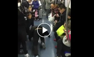 Απίστευτο! Δείτε τι έκανε για μια θέση στο τρένο