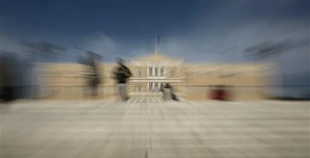 Handelsblatt: Μικρό θαύμα η έγκαιρη συμφωνία, παραμένει το έλλειμμα εμπιστοσύνης