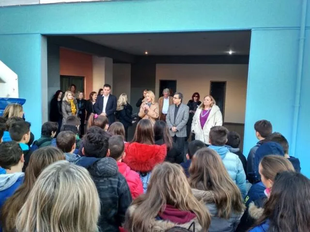 Ηλεκτρονικούς υπολογιστές προσέφερε η Ρ. Δούρου σε δύο Δημοτικά της Νέας Ιωνίας