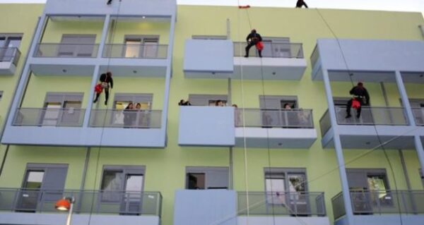 Οι Αγιοβασίληδες της Πυροσβεστικής μοίρασαν δώρα στην Ογκολογική Μονάδα του Παίδων