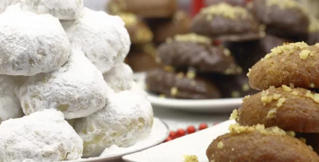 Πόσο παχαίνουν μελομακάρονα και κουραμπιέδες