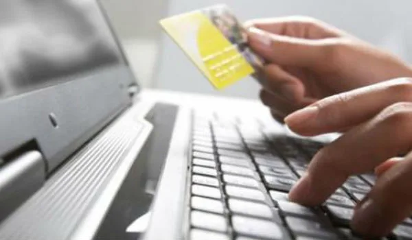 ESET: Συμβουλές για ασφαλείς διαδικτυακές χριστουγεννιάτικες αγορές