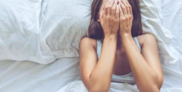 Τι μπορεί να συμβεί στο πρόσωπό σου όταν δεν πλένεις το μαξιλάρι σου!