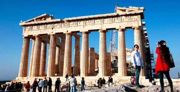 “Η Ελλάδα θα «σκάσει» από τουρίστες και το 2018!”