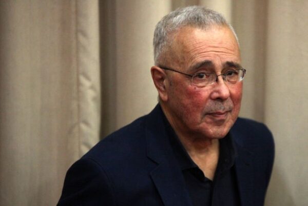 Ζουράρις: Είχα αρνηθεί να υπογράψω συμφωνία για τα σχολικά βιβλία της Αλβανίας – Παραιτήθηκα στις 8 Ιανουαρίου