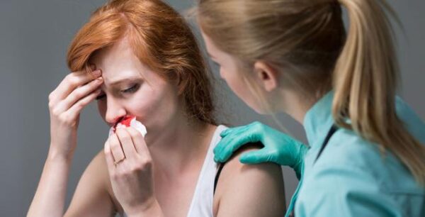 Αιμορραγία μύτης: Πού οφείλεται και τι να κάνετε