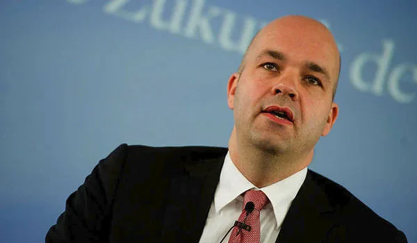 Φράτσερ: Θα γίνει κούρεμα του ελληνικού χρέους το 2018