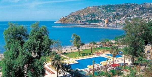 Στο +16% οι κρατήσεις της TUI για Ελλάδα στη Γερμανία, επιστρέφει η Τουρκία