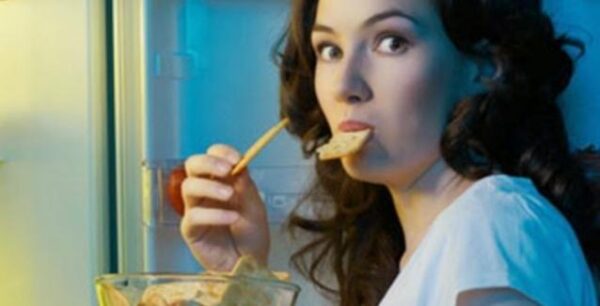 Τι είναι η «βραδινή λιγούρα» και γιατί μας πιάνει;