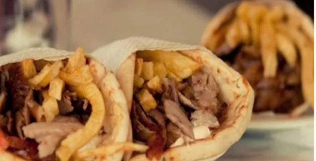 Πόσες θερμίδες έχει το σουβλάκι;