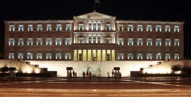 Πολυνομοσχέδιο: Τι προβλέπεται για πλειστηριασμούς και επίδομα τέκνων