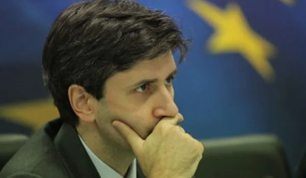 Χουλιαράκης: Ορατός ο κίνδυνος νέου δημοσιονομικού παραστρατήματος