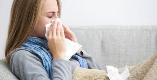 Τι να κάνετε αν νιώθετε ότι σας τριγυρνάει ένα κρύωμα