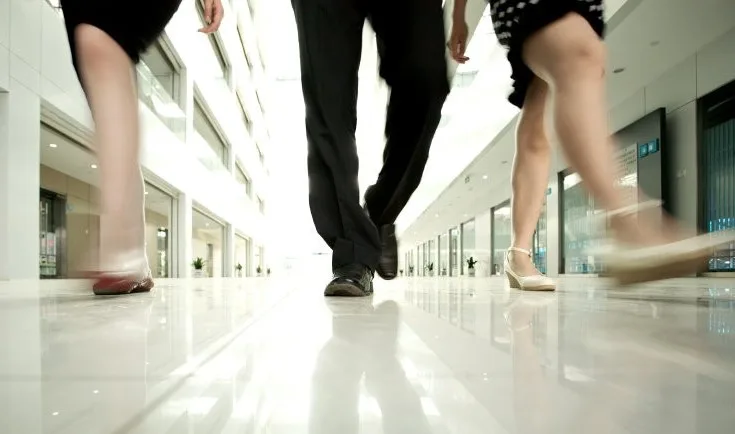 Έρευνα: Η ορθοστασία αδυνατίζει και σώζει ζωές