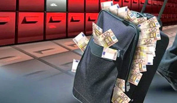 ΑΑΔΕ: Έλεγχος σε 100.000 καταθέτες εξωτερικού