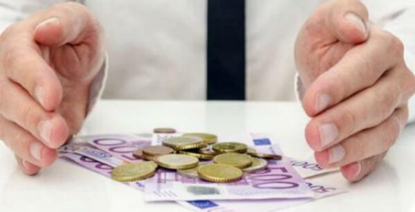Μισθός κάτω από 400 ευρώ για 3 στους δέκα εργαζόμενους
