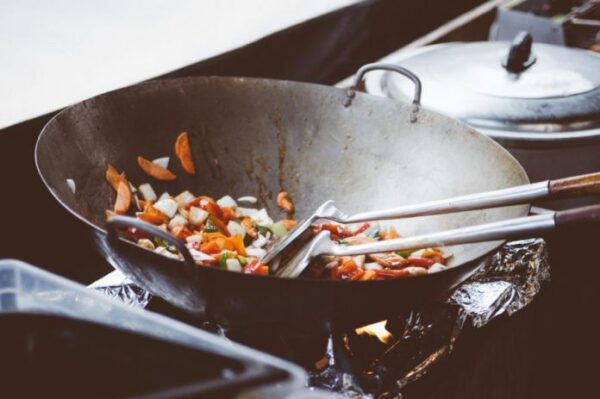 Πώς χαλιά και κατσαρόλες συνδέονται με… αυξημένο κίνδυνο παχυσαρκίας