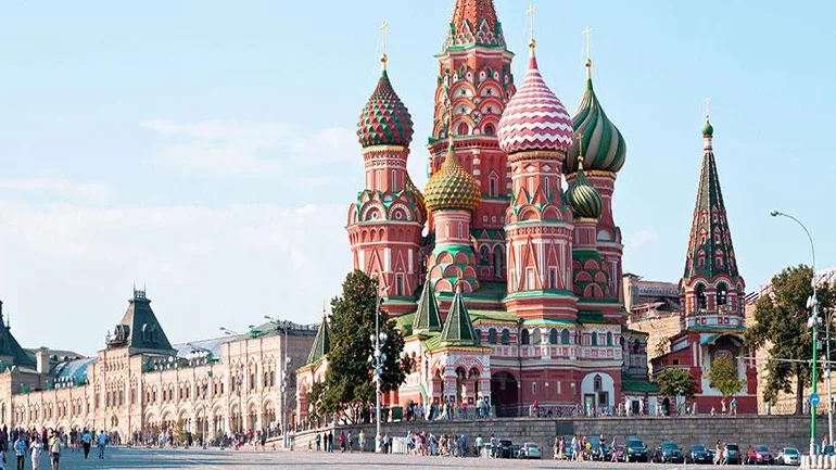 Ρωσία: Καθηγητής παντρεύτηκε μαθήτριά του για να αποφύγει την καταδίκη