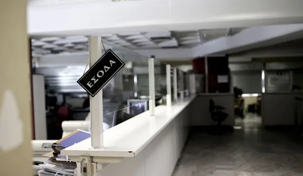 Πώς ρυθμίζονται οι οφειλές σε εφορία και ταμεία σε έως και 120 δόσεις