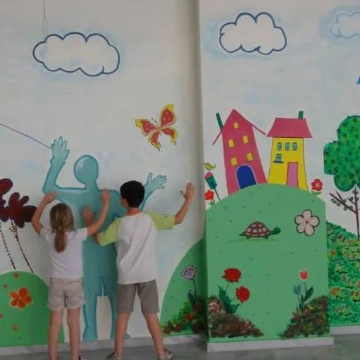 Μια ομάδα εθελοντών κάνει έγχρωμη τη ζωή μη προνομιούχων παιδιών