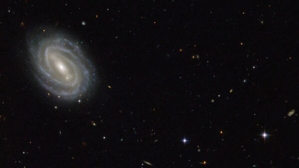 Ανακαλύφθηκαν «παράξενα» αντικείμενα γύρω από την κεντρική μαύρη τρύπα του γαλαξία μας