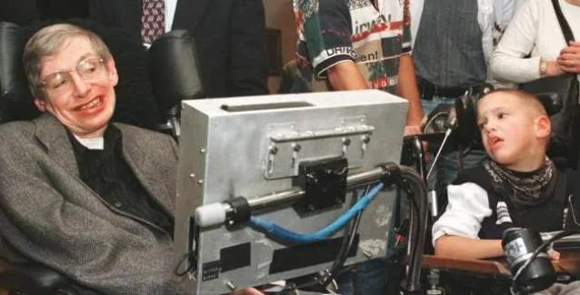 ALS: Η ασθένεια που χτύπησε ξαφνικά  τον Στίβεν Χόκινγκ στα 21 του και τον άφησε παράλυτο