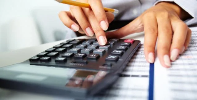 Μείωση στις ασφαλιστικές εισφορές στο 50%  – Ποιοί τη δικαιούνται