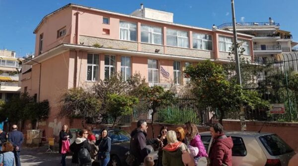 Λουκέτο λόγω επικινδυνότητας το 4ο δημοτικό Βύρωνα – Έκαναν μάθημα σε κτίριο του 1928