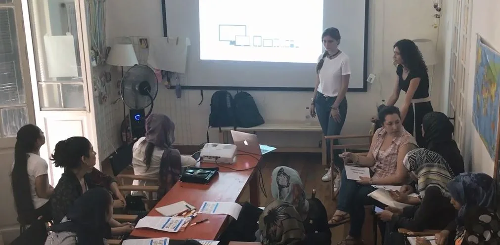 Μαθήτρια δημιούργησε ηλεκτρονική πλατφόρμα για τη διευκόλυνση της εκπαίδευσης των προσφυγόπουλων